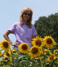 177_sunflowerwithtammy.jpg