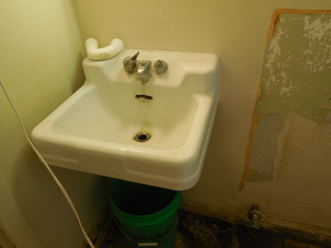 bathrm 1956 wall sink.JPG