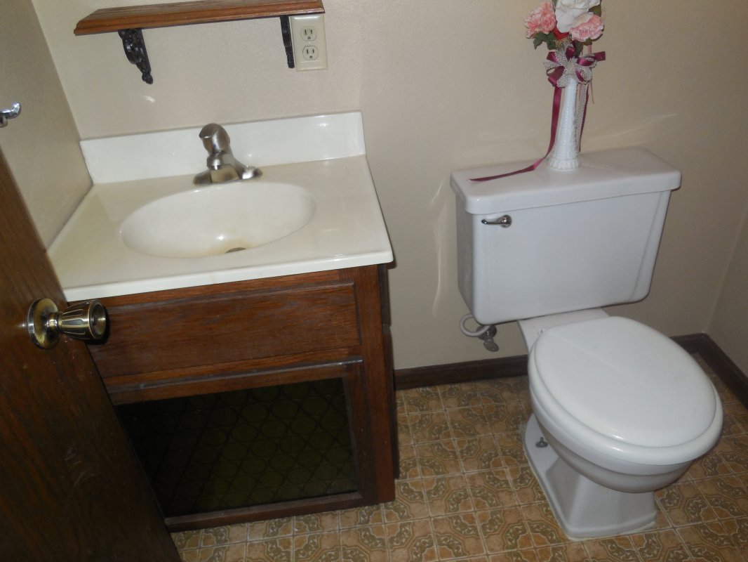 Bathroom 2.JPG