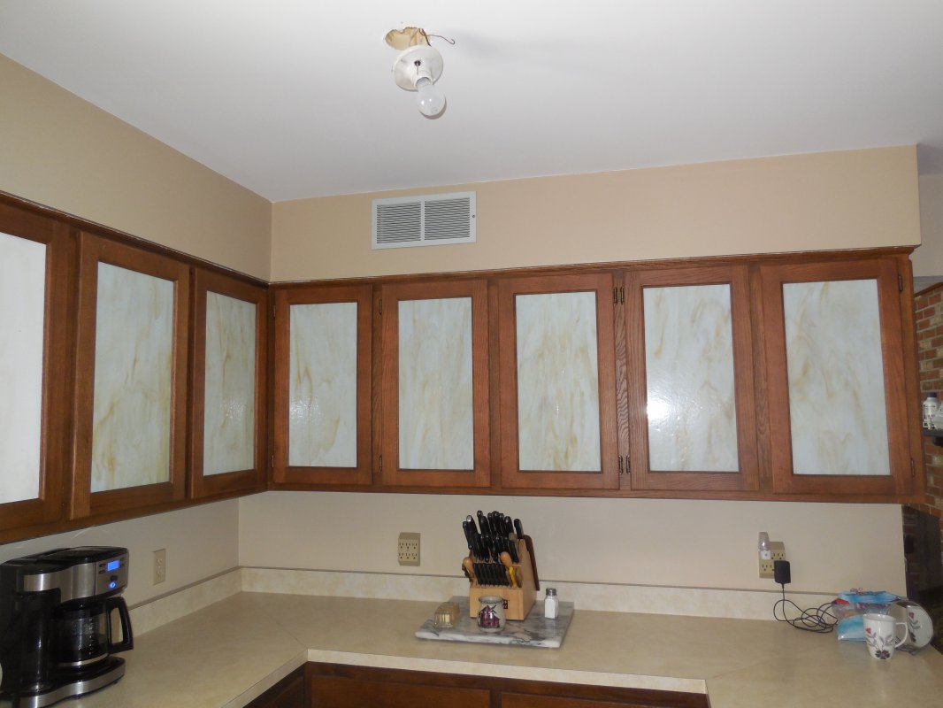 kitchen bulkhead and under cupboards.JPG